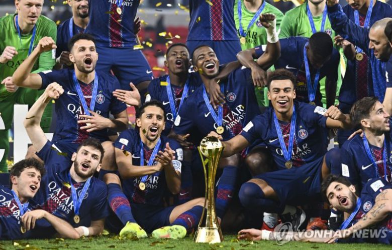우승 후 기뻐하는 PSG 선수들.연합뉴스