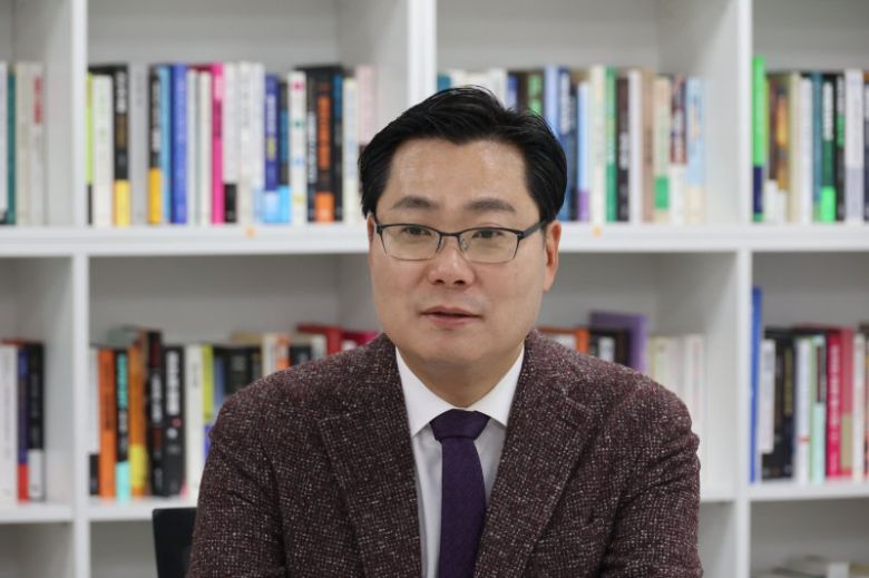 김인만 김인만부동산연구소 소장이 노동일 파이낸셜뉴스 주필과의 대담에서 부동산 시장에 대한 전망을 하고 있다. 사진=서동일 기자