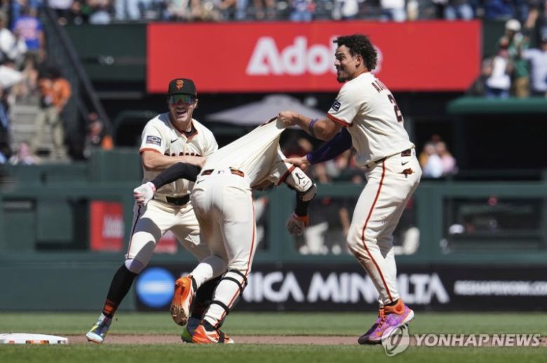 아다메스와 이정후.연합뉴스