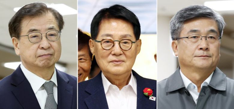 서훈 전 국가안보실장(왼쪽부터), 박지원 전 국정원장, 서욱 전 국방부 장관이 지난 11월 5일 오전 서울 서초구 서울중앙지방법원에서 열린 ‘서해 공무원 피격 은폐 의혹’ 결심 공판에 출석하고 있다. 뉴스1