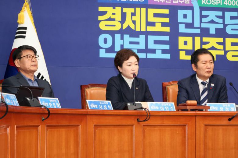 더불어민주당 이언주 최고위원이 24일 국회에서 열린 최고위원회의에서 발언하고 있다. 사진=박범준 기자