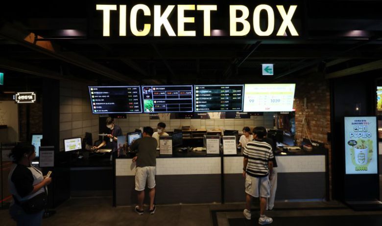 지난해 영화관람률은 50.6%로 타 분야에 비해 높은 관람률을 유지했지만 전년 대비 6.4%포인트 하락하면서 가장 큰 감소폭을 보였다. 사진=뉴스1