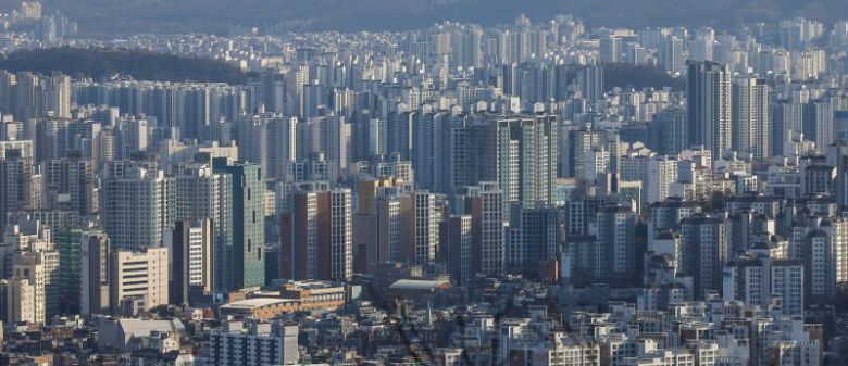 지난 11일 서울 중구 남산에서 바라본 시내 아파트 모습. 뉴시스