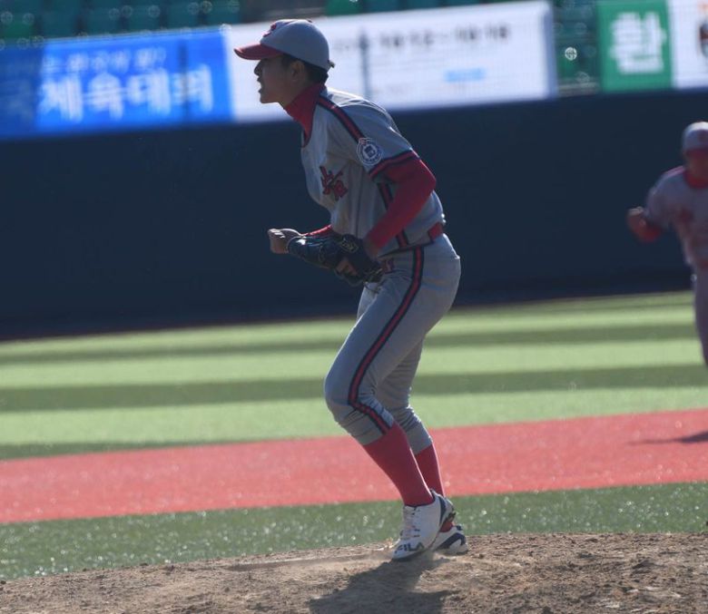 충암고 시절 전국체전에 출전한 강효종이 포효하고 있다.사진=전상일 기자