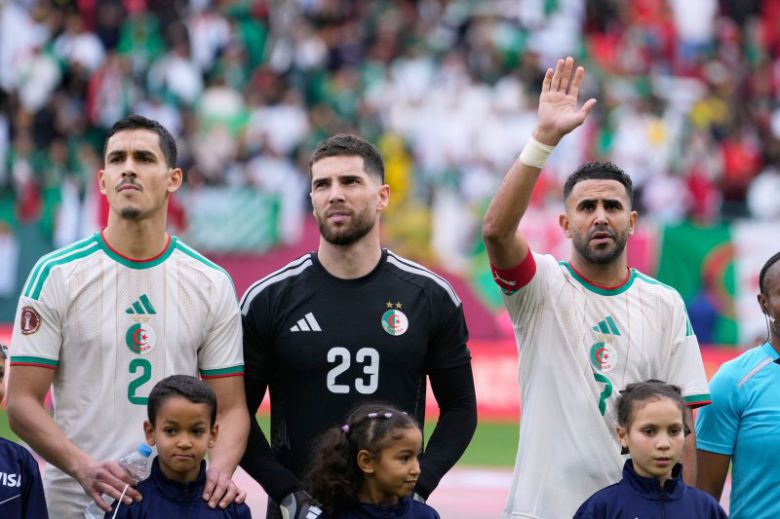 알제리 축구 국가대표 골키퍼 루카 지단(가운데).뉴시스