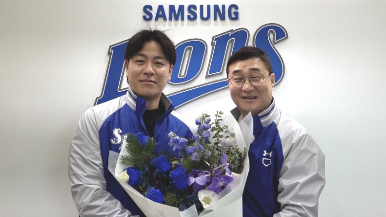 삼성 라이온즈와 2년, 최대 20억원에 FA 계약 맺은 강민호. 삼성라이온즈 제공