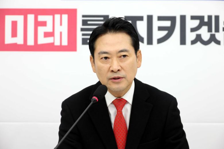 장동혁 국민의힘 대표가 28일 오전 서울 여의도 국회에서 열린 현안 관련 기자간담회에서 발언을 하고 있다. 뉴시스