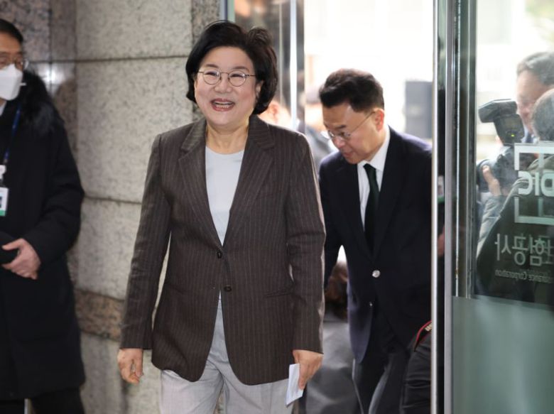 이혜훈 초대 기획예산처 장관 후보자가 29일 서울 중구 예금보험공사 사무실로 첫 출근을 하면서 취재진에게 소감을 밝히고 있다. 사진=서동일 기자