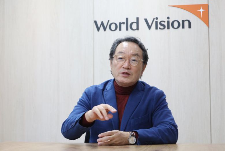 조명환 한국월드비전 회장이 30일 서울 영등포구 월드비전 본사에서 인터뷰를 하고 있다. 사진=박범준 기자