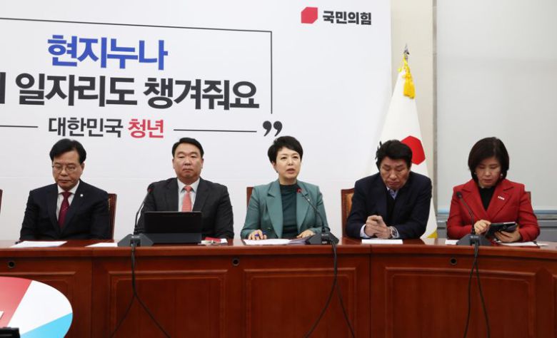 김은혜 국민의힘 원내정책수석부대표가 30일 국회에서 열린 2025년 마지막 원내대책회의에서 발언을 하고 있다. 사진=박범준 기자