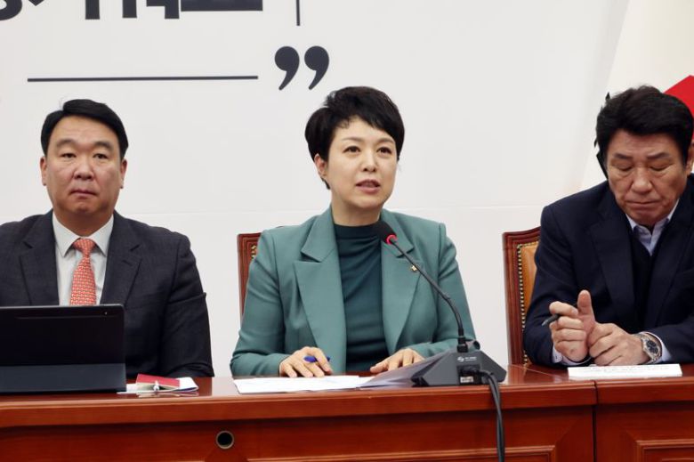 김은혜 국민의힘 원내정책수석부대표가 30일 국회에서 열린 2025년 마지막 원내대책회의에서 발언을 하고 있다. 사진=박범준 기자