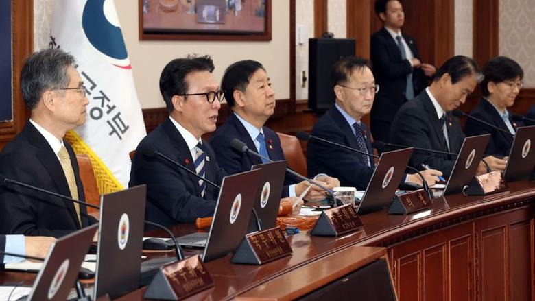 김민석 국무총리가 31일 서울 종로구 정부서울청사에서 열린 임시 국무회의에서 발언하고 있다. 사진=서동일 기자
