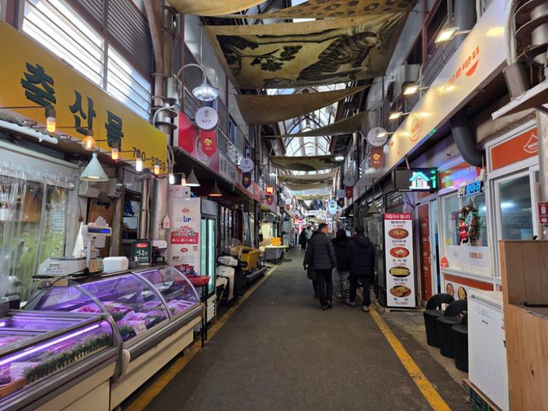 지난 30일 서울 종로구 통인시장이 한산한 모습을 보이고 있다. 사진=박성현 기자