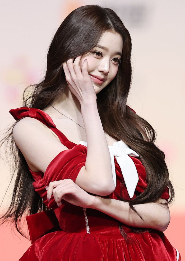 (인천=뉴스1) 김진환 기자 = 걸그룹 아이브의 장원영이 25일 인천 영종도 인스파이어에서 열린 ‘2025 SBS 가요대전' 레드카펫 행사에 참석해 포즈를 취하고 있다. 2025.12.25/뉴스1 /사진=뉴스1화상