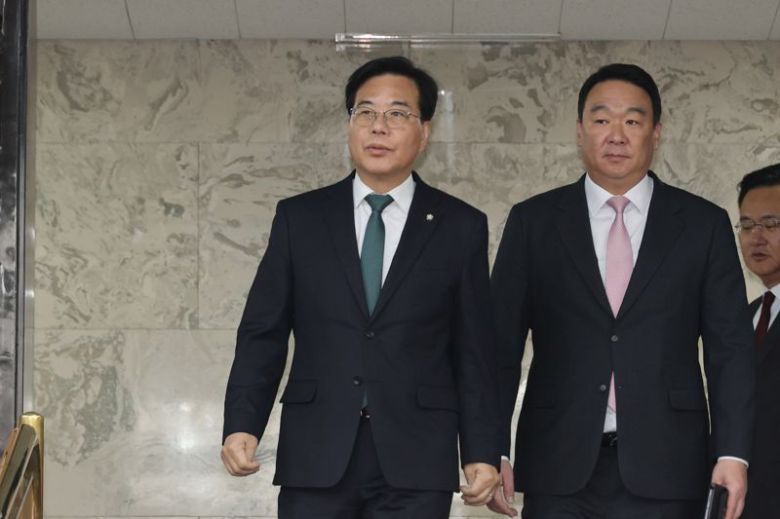 국민의힘 송언석 원내대표기 6일 국회에서 열린 원내대책회의에 참석하고 있다. 사진=서동일 기자