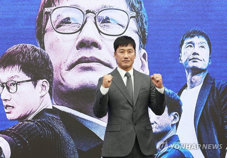 포즈 취하는 수원 삼성 이정효 신임 감독. 연합뉴스