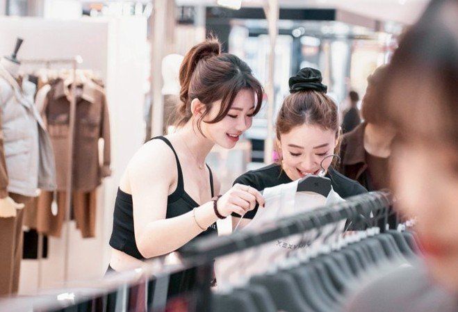 젝시믹스 대만 팝업 현장에서 고객들이 상품을 둘러보고 있다. 젝시믹스 제공