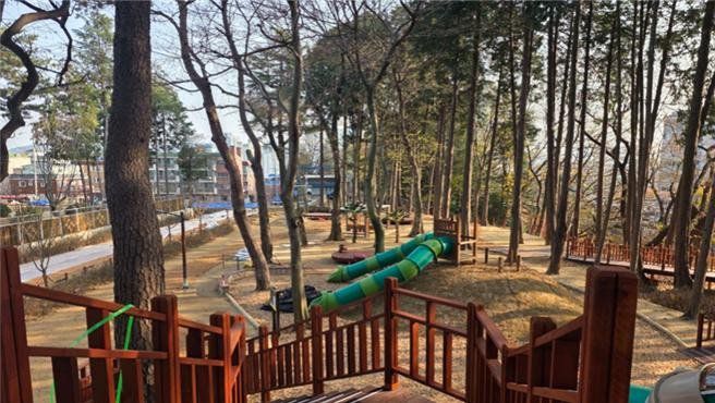 지난해 말 정비가 완료된 범어숲. 부산시 제공