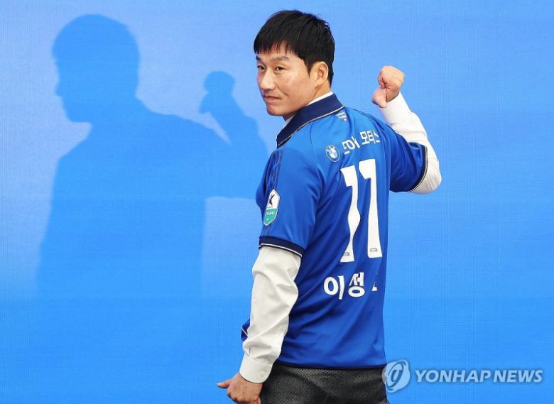 수원 삼성 브루윙즈에 정식 감독으로 취임한 이정효 감독. 연합뉴스