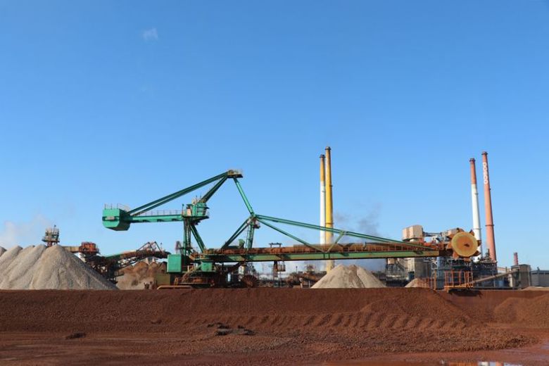 광양제철소는 최근 원료공장 설비 강건화 활동을 완료하며 안전성과 생산성을 모두 끌어올렸다고 7일 밝혔다. 사진은 광양제철소 원료야드 전경. 광양제철소 제공