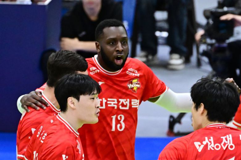 한국전력이 6일 OK저축은행에 승리를 거두고 3위에 복귀했다.뉴스1