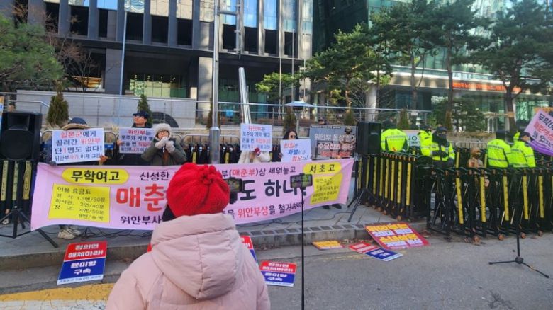 위안부법폐지국민행동 등이 소녀상 철거 촉구 집회를 여는 모습. /사진=연합뉴스