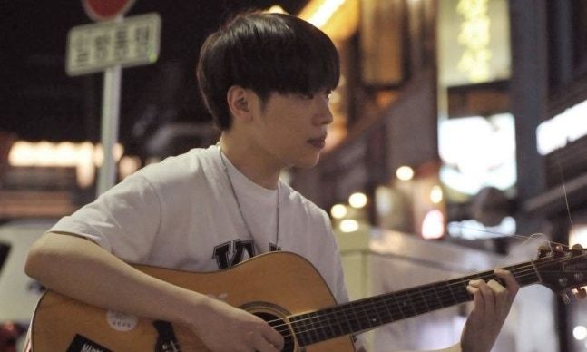 가수 진데님의 사망 소식이 뒤늦게 전해졌다. 사진=SNS