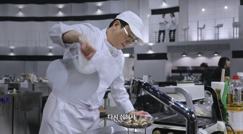 흑백요리사2 에서 요리하는 최강록 셰프의 모습. 넷플릭스 제공