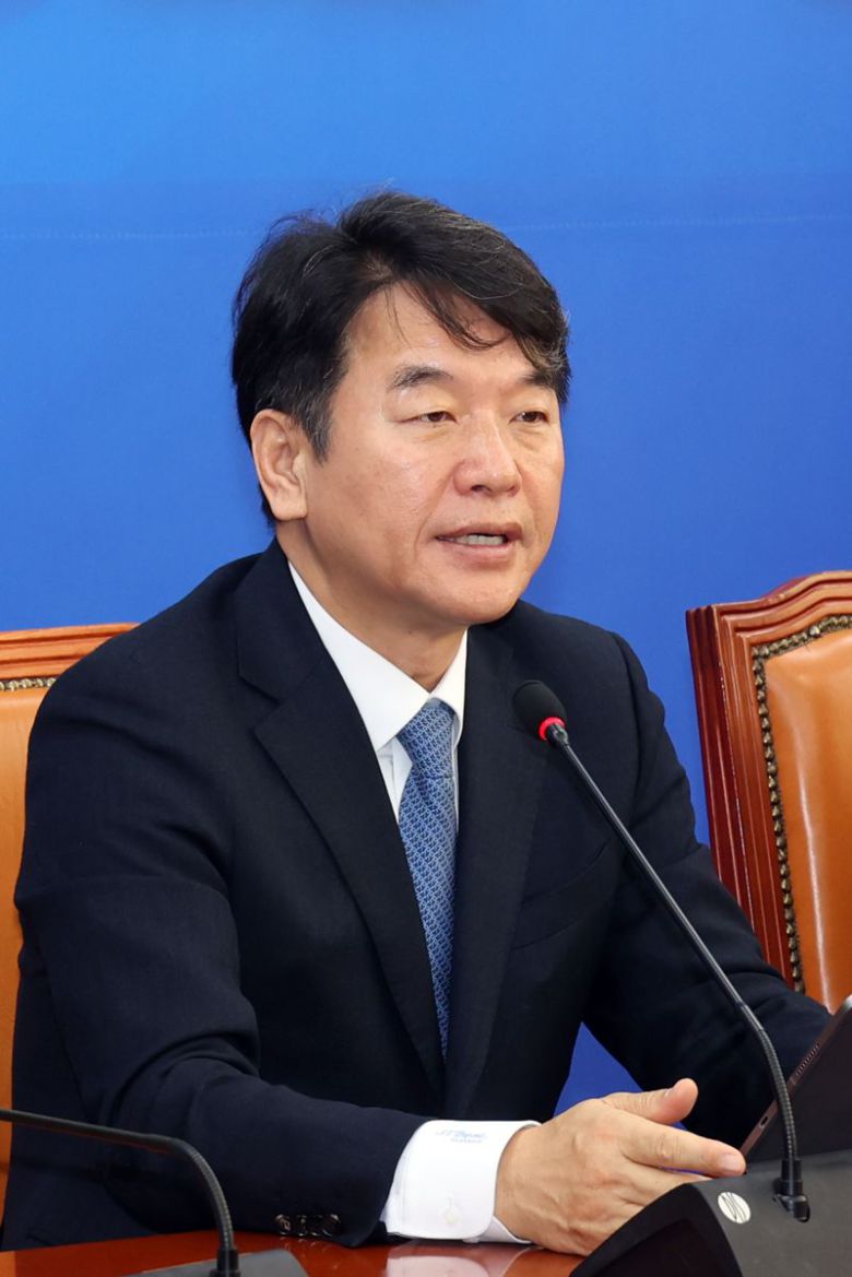 더불어민주당 문진석 원내대표 대행이 8일 서울 여의도 국회에서 열린 정책조정회의에서 발언하고 있다. 사진=서동일 기자