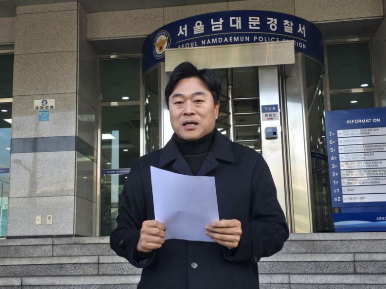 이혜훈 기획예산처 장관 후보자를 직권남용 등의 혐의로 고발한 이종배 국민의힘 서울시의원이 9일 오전 서울 중구 서울 남대문경찰서에서 고발인 조사를 받기 위해 출석하며 입장을 밝히고 있다. 사진=서지윤 기자