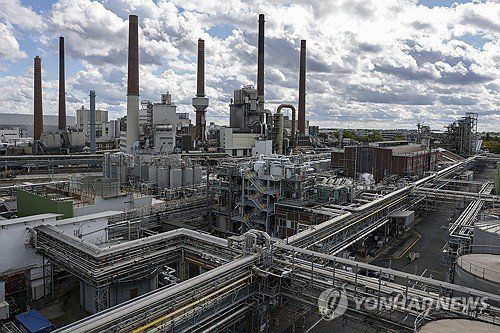 독일 경제가 장기 침체에서 벗어나지 못하고 있다. 사진은 세계적 화학 기업인 독일 BASF 공장./사진=연합뉴스