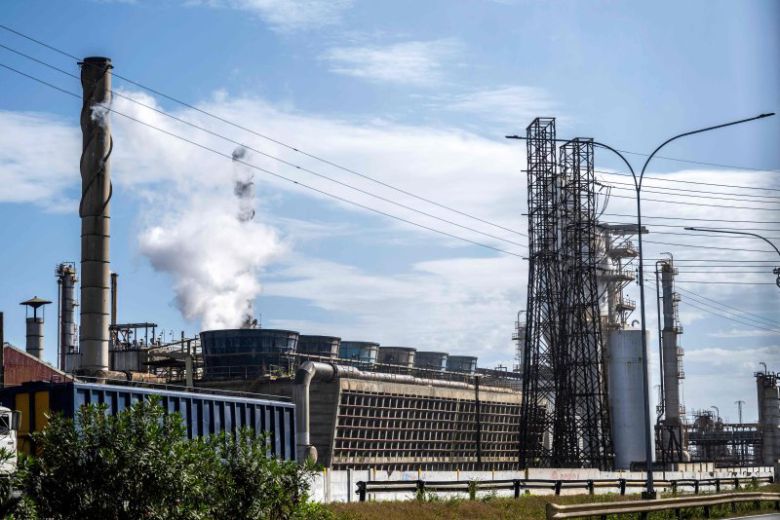 지난 11일(현지시간) 베네수엘라 카라보보주 푸에르토 카벨로에서 촬영된 엘 팔리토 정유 공장.AFP연합뉴스