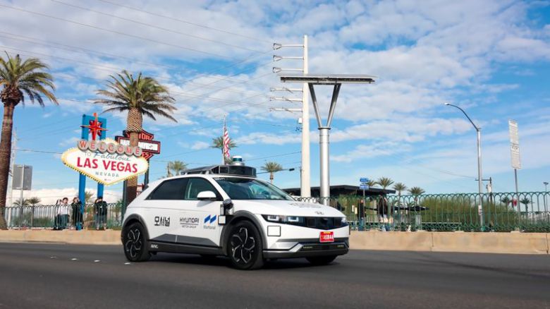 모셔널 로보택시가 라스베이거스 시내를 주행하는 모습. 사진=현대차그룹 제공