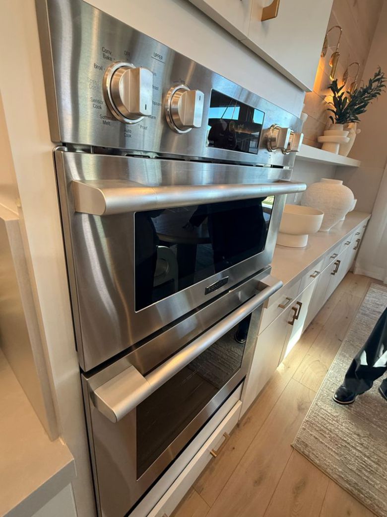 미국 라스베이거스 고급 주거 단지 '스프링 밸리'에 위치한 주택 내부에 30인치 더블 월 오븐 스팀 콤비가 설치돼 있다. 사진=임수빈 기자