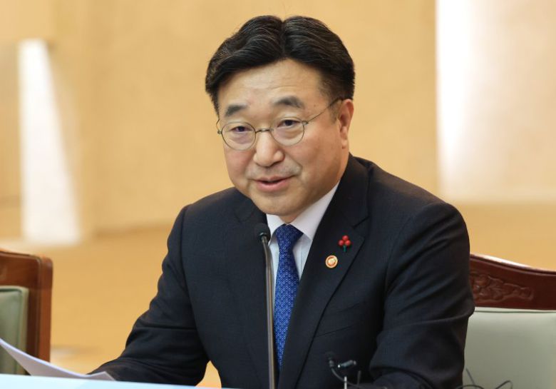 (윤호중 행정안전부 장관이 12일 서울 종로구 정부서울청사에서 열린 경찰청·산하기관 업무보고에서 모두발언을 하고 있다. 뉴스1