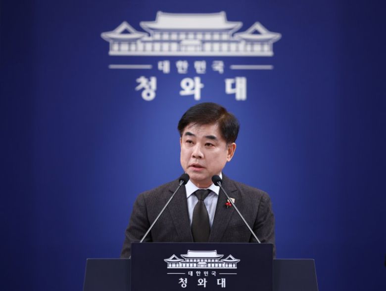 김병욱 청와대 정무비서관이 12일 춘추관에서 정당 지도부 오찬 간담회 일정 관련 브리핑을 하고 있다. 청와대통신사진기자단