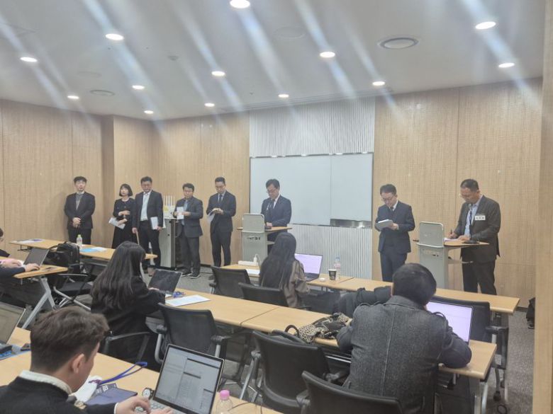 과학기술정보통신부가 14일 서울 강남구 과학기술회관에서 지난 12일터 이날까지 3일간 배경훈 부총리 겸 과기정통부 장관의 주재로 실시한 우주항공청, 소속·공공기관, 유관기관 등 총 55개 기관 업무보고에 대한 백브리핑을 진행하고 있다. 사진=연지안 기자