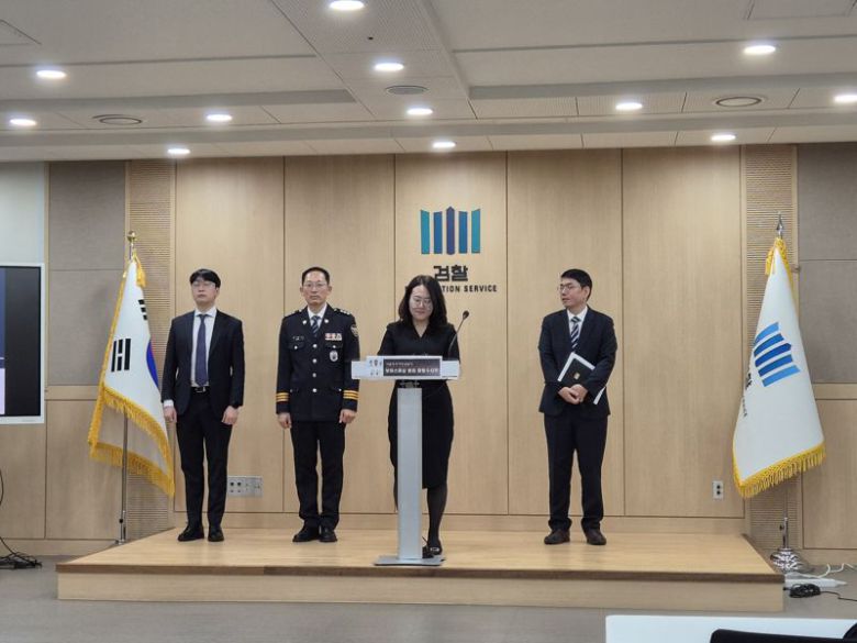 (왼쪽부터) 박만수 경찰수사대장, 박희수 경찰5팀장, 김보성 동부지검 합수부 부장검사, 이동욱 주임수사검사. 사진=김예지 기자