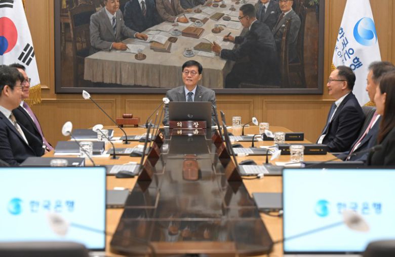 이창용 한국은행 총재가 지난해 11월 27일 오전 서울 중구 한국은행 본관에서 열린 금융통화위원회 본회의를 주재하고 있다. 뉴시스