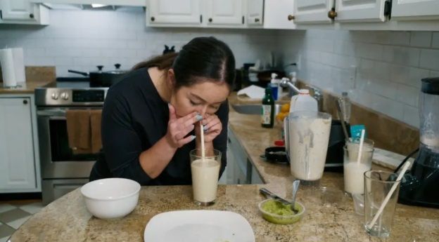 캐서린은 지난 5년간 모든 음식을 코로 흡입해 먹어왔다. 출처=뉴욕포스트