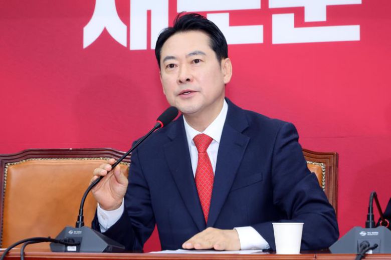 장동혁 국민의힘 대표가 15일 국회에서 열린 최고위원회의에서 발언을 하고 있다. 사진=박범준 기자