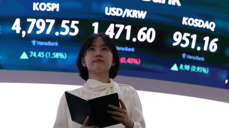 15일 오후 서울 중구 하나은행 딜링룸 전광판에 지수가 표시되어 있다. /사진=뉴시스