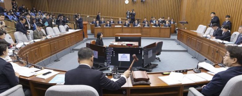 이양수 12.29 여객기 참사 진상규명을 위한 국정조사특별위원회 위원장이 15일 국회에서 특위 전체 회의를 개회하고 있다. 연합뉴스