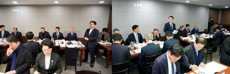 강기정 광주광역시장(왼쪽)·김영록 전남도지사(오른쪽)가 15일 국회 의원회관에서 열린 '광주·전남 행정통합 특별법 논의를 위한 국회의원 조찬 간담회'에 참가해 일어서서 인사말을 하고 있다. 광주광역시·전남도 제공