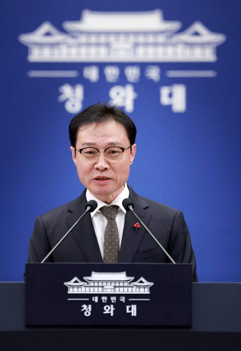 이규연 홍보소통수석이 지난해 12월 31일 청와대 춘추관에서 KTV 생중계 확대 관련 브리핑을 하고 있다. 뉴시스