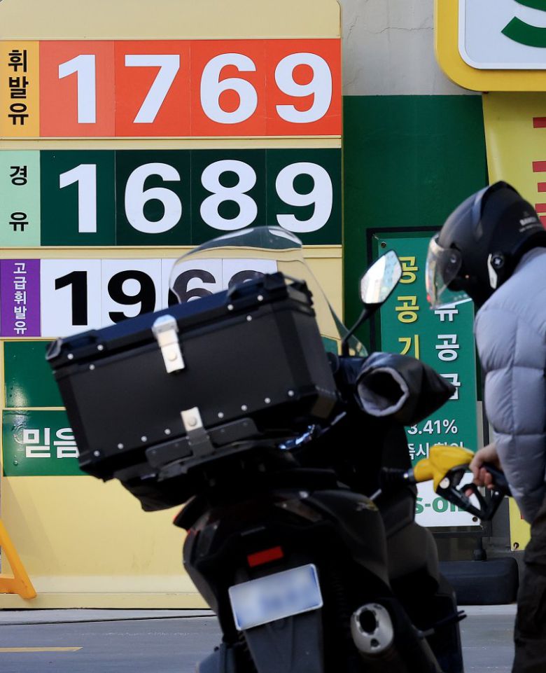 사진은 21일 서울 시내의 한 주유소의 모습. 뉴스1