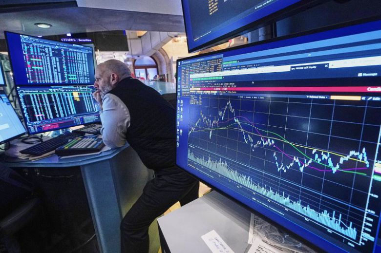 뉴욕 증시 3대 지수가 15일(현지시간) 반도체, 대형 금융주 강세 속에 일제히 반등했다. AP 연합