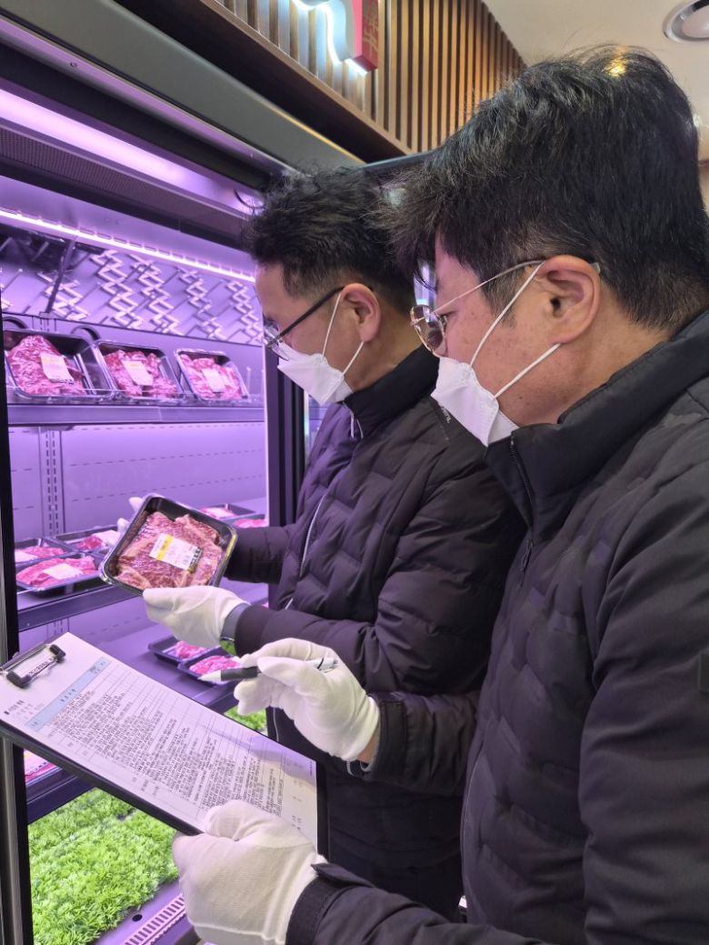 축산물 위생점검 자료사진. 전북농협 제공