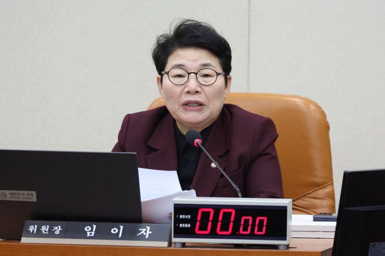 임이자 위원장이 13일 서울 여의도 국회에서 열린 재정경제기획위원회 전체회의에서 발언하고 있다. 재정경제기획위원회는 오는 19일 하루만 이혜훈 기획예산처 장관 후보자의 인사청문회를 개최하기로 합의했다. 뉴시스