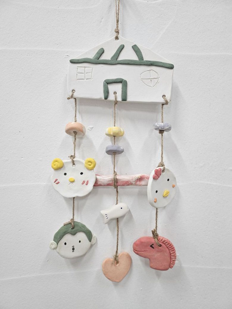 우리가족 띠모빌 작품. 한국도자재단 제공